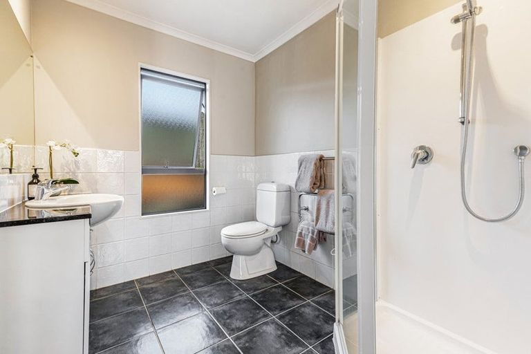 Photo of property in 87 Te Wharau Drive, Greenhithe, Auckland, 0632