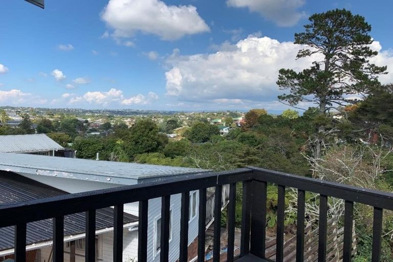 Photo of property in 606 Glenfield Road, Bayview, Auckland, 0629