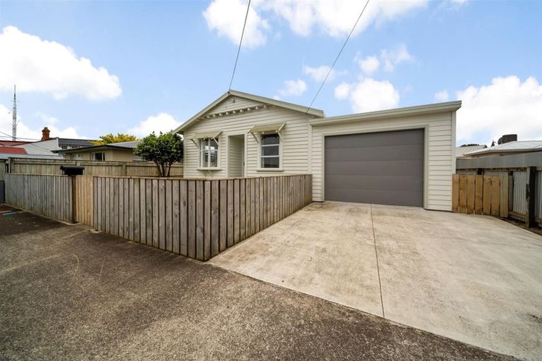 Photo of property in 22 Grey Street, Hawera, 4610