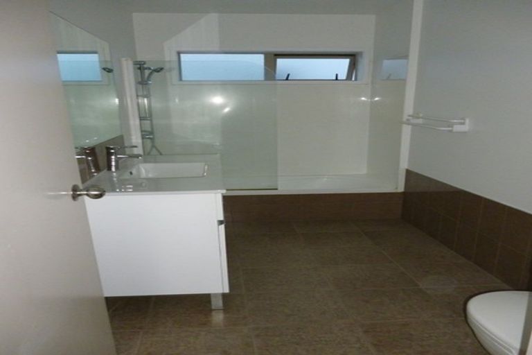 Photo of property in Emery Gardens, 11/4 Ambrico Place, New Lynn, Auckland, 0600