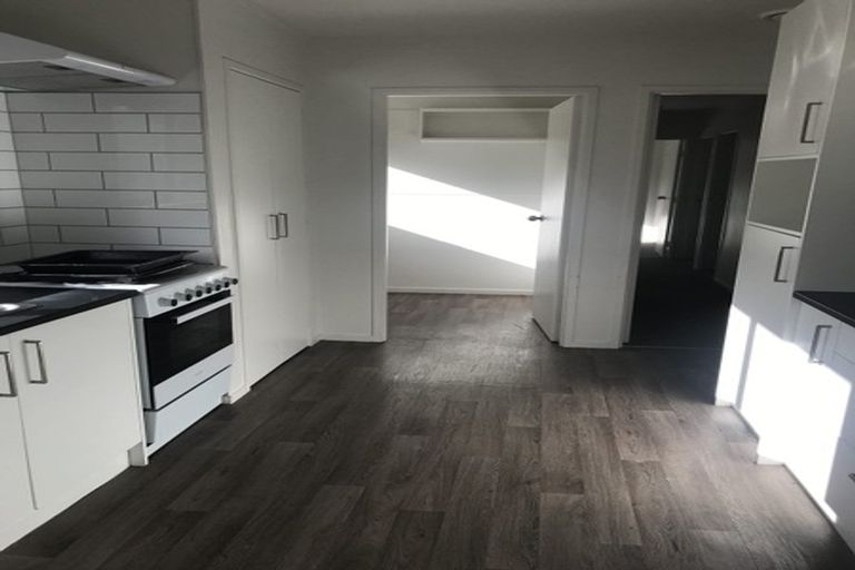 Photo of property in 28 Spinella Drive, Bayview, Auckland, 0629