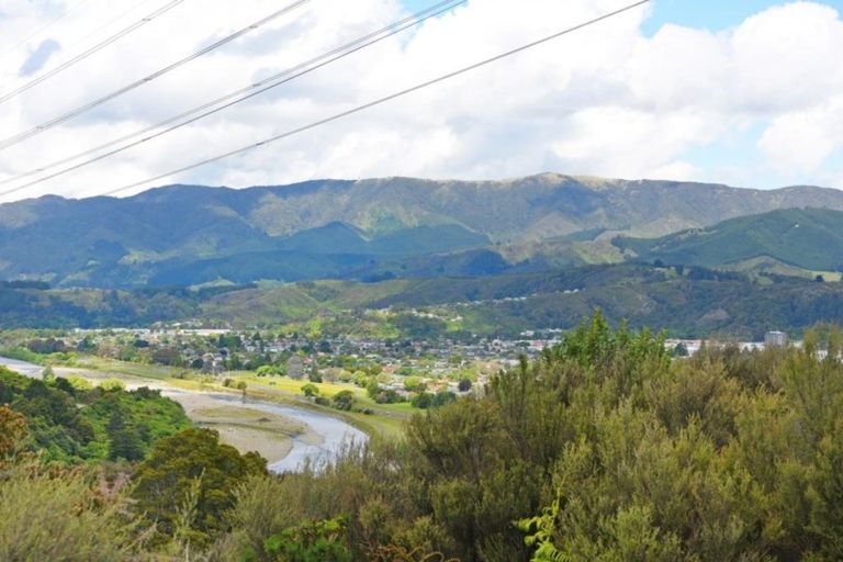 Photo of property in 21 Percy Kinsman Crescent, Riverstone Terraces, Upper Hutt, 5018