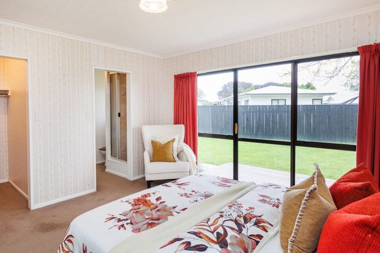 Photo of property in 22 Colonial Place, Kelvin Grove, Palmerston North, 4414