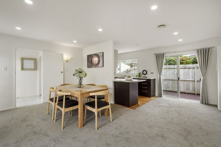 Photo of property in 38 Deverell Place, Northcross, Auckland, 0632