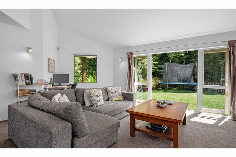 Photo of property in 29 Kate Sheppard Avenue, Torbay, Auckland, 0630