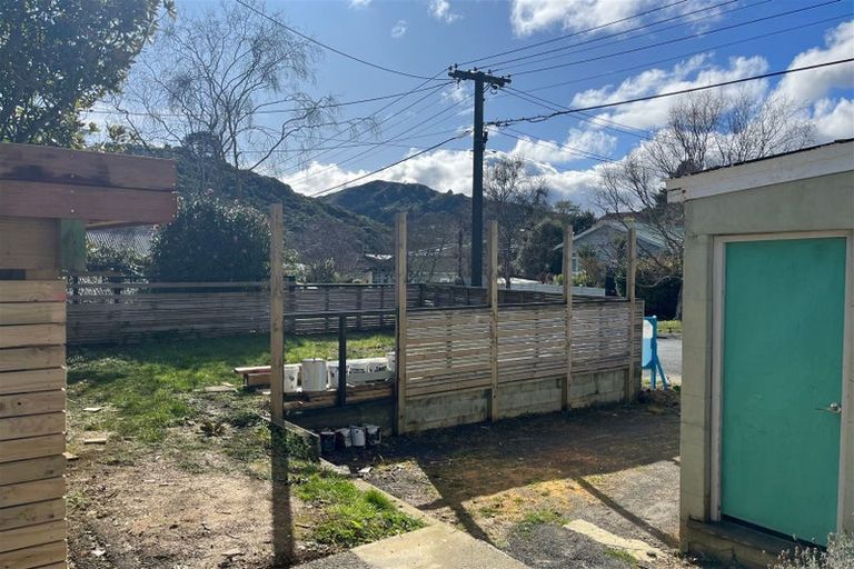 Photo of property in 10 Burrows Avenue, Karori, Wellington, 6012