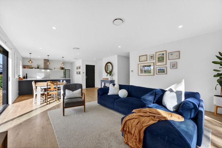 Photo of property in 122c Monument Road, Clevedon, 2582