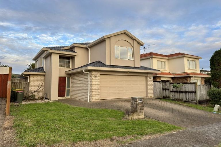 Photo of property in 24 Lissleton Drive, East Tamaki, Auckland, 2013