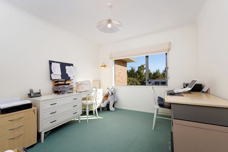 Photo of property in 2 Burgundy Park Avenue, Henderson, Auckland, 0612