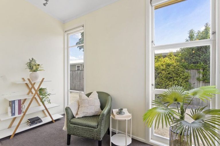 Photo of property in 24 Braid Road, St Andrews, Hamilton, 3200