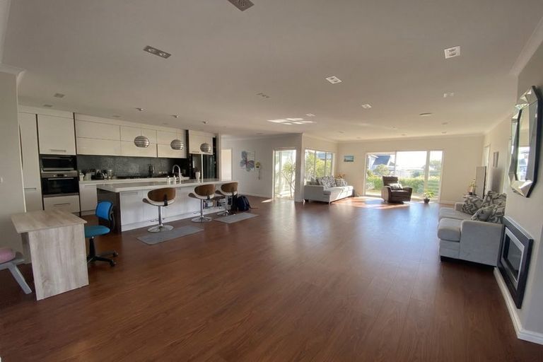 Photo of property in 26 Milano Boulevard, Karaka, Papakura, 2113