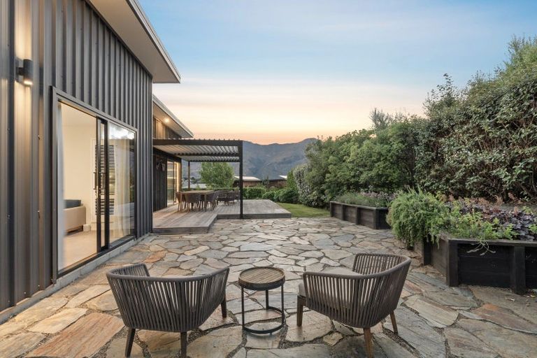 Photo of property in 1 Kirimoko Crescent, Wanaka, 9305