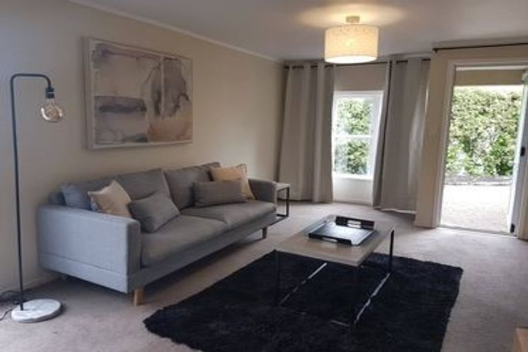 Photo of property in 3 Lintaine Place, Glen Innes, Auckland, 1072