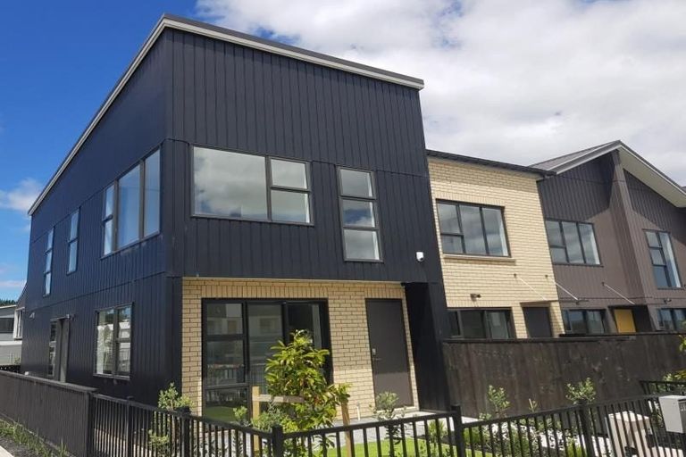 Photo of property in 53 Manarini Road, Westgate, Auckland, 0614