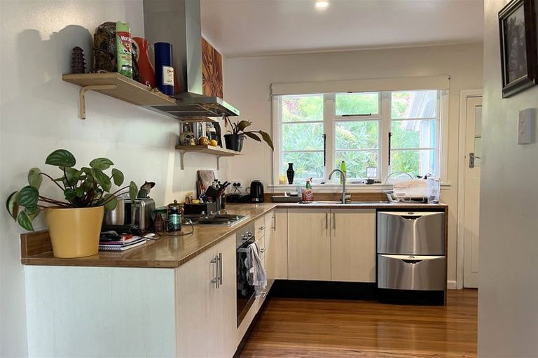 Photo of property in 18 Bridle Path Road, Heathcote Valley, Christchurch, 8022