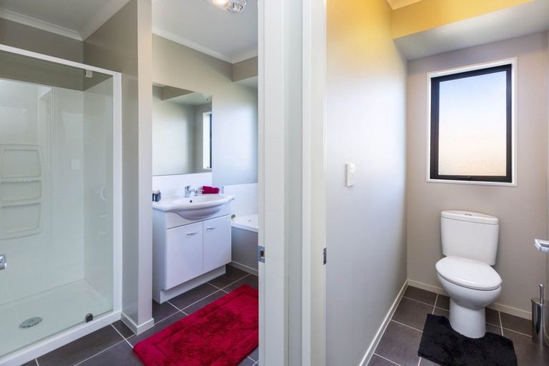 Photo of property in 2 Percy Kinsman Crescent, Riverstone Terraces, Upper Hutt, 5018