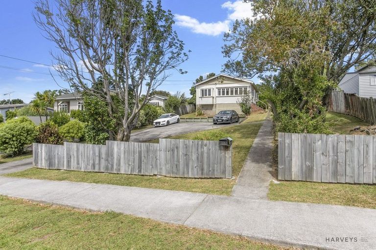 Photo of property in 33 Clayburn Road, Glen Eden, Auckland, 0602