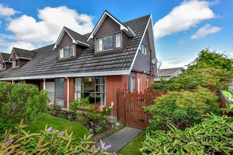 Photo of property in 2/19 Brogar Place, Casebrook, Christchurch, 8051