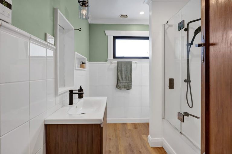 Photo of property in 15 Craig Street, Stratford, 4332