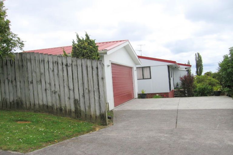 Photo of property in 14 Maywood Crescent, Glen Eden, Auckland, 0602