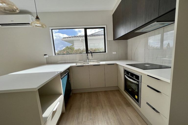 Photo of property in 7a Tupaki Place, Pakuranga Heights, Auckland, 2010