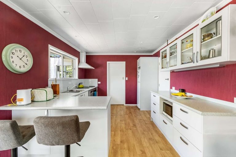 Photo of property in 21 Pararewa Drive, Whalers Gate, New Plymouth, 4310