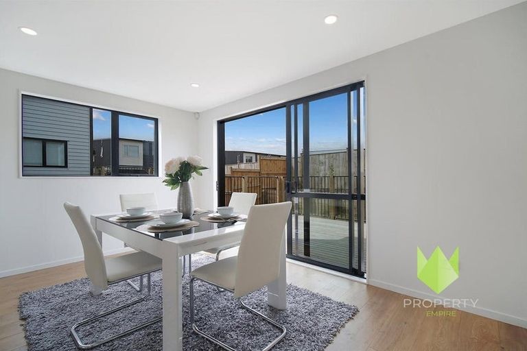 Photo of property in 20b Crestview Rise, Papakura, 2110