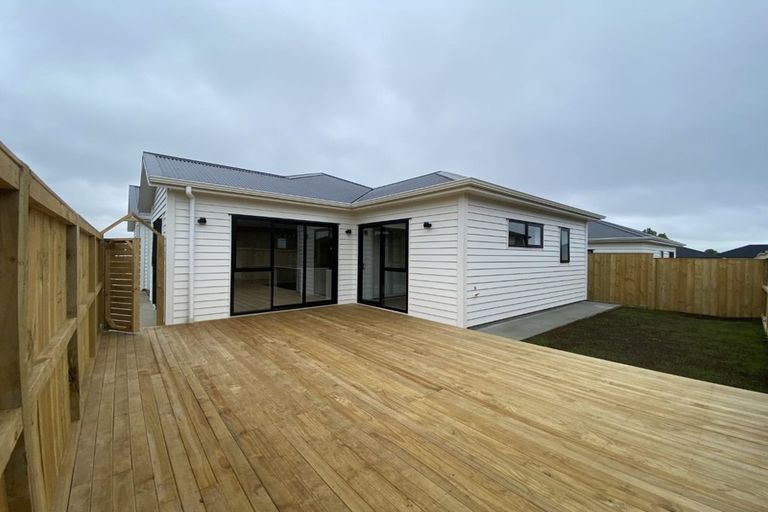 Photo of property in 28 Holcroft Street, Papakura, 2110