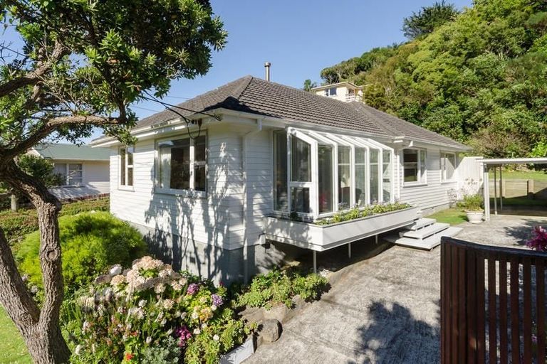 Photo of property in 141 Parkvale Road, Karori, Wellington, 6012
