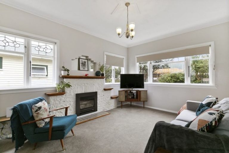 Photo of property in 1 Pitt Street, Moera, Lower Hutt, 5010