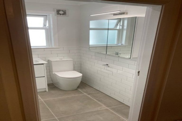 Photo of property in Rehutai Flats, 2/268 Oriental Parade, Oriental Bay, Wellington, 6011