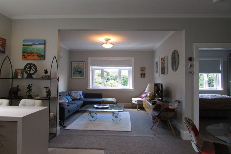 Photo of property in 11 Hawkhurst Road, Lyttelton, 8082