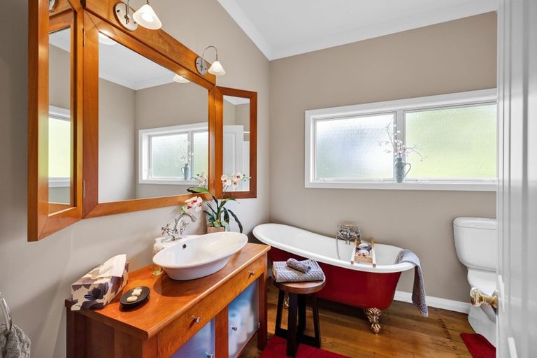 Photo of property in 5171b Mountain Road, Eltham, 4398