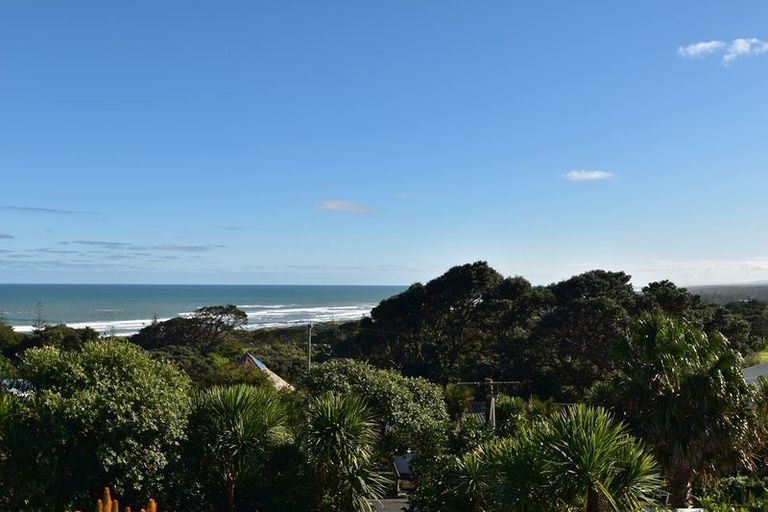Photo of property in 24 Domain Crescent, Muriwai, Waimauku, 0881