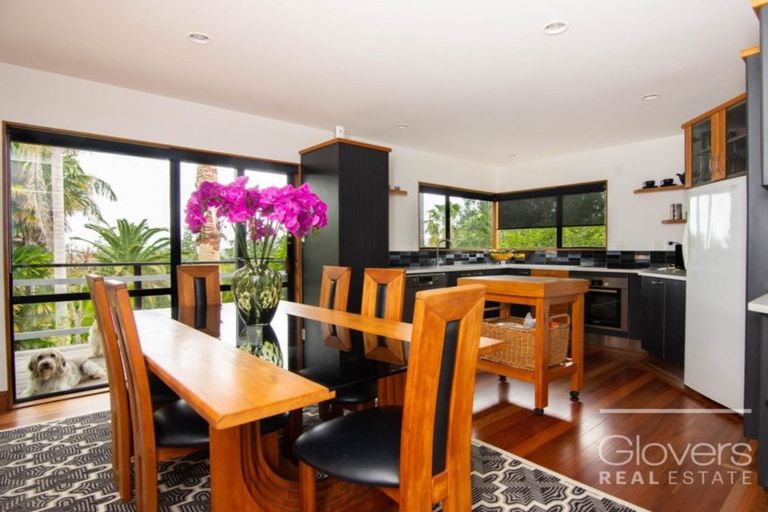 Photo of property in 22 Rimu Road, Oratia, Auckland, 0604