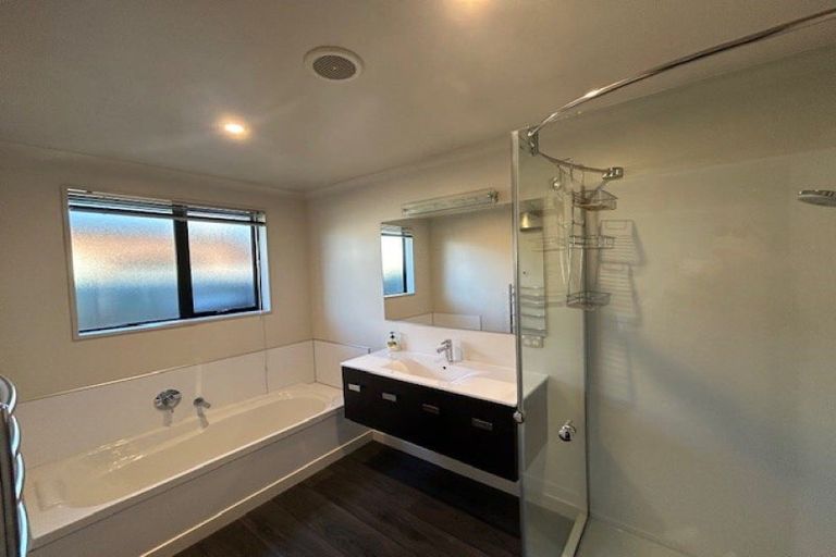 Photo of property in 6 Ash Avenue, Albert Town, Wanaka, 9305