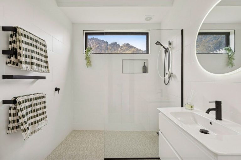 Photo of property in 1 Torridon Court, Jacks Point, Queenstown, 9371