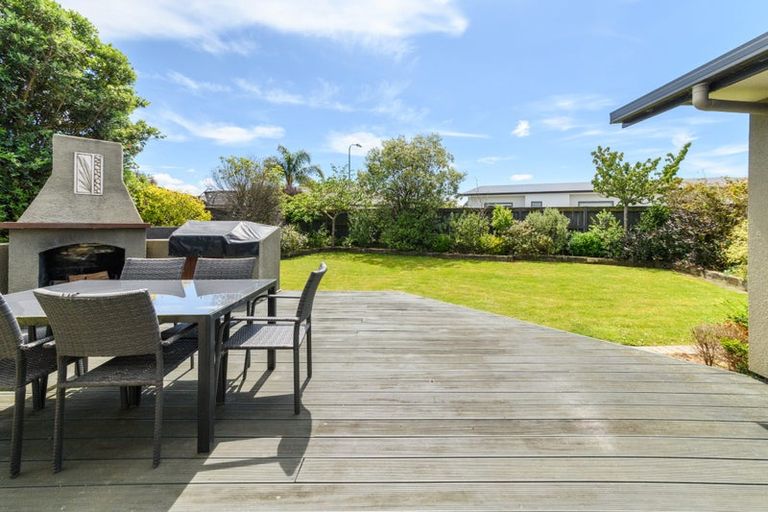 Photo of property in 57 Chestnut Close, Kelvin Grove, Palmerston North, 4414