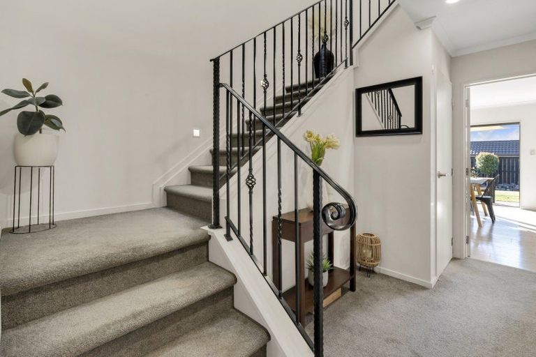 Photo of property in 4 Bridgefield Crescent, Flat Bush, Auckland, 2016