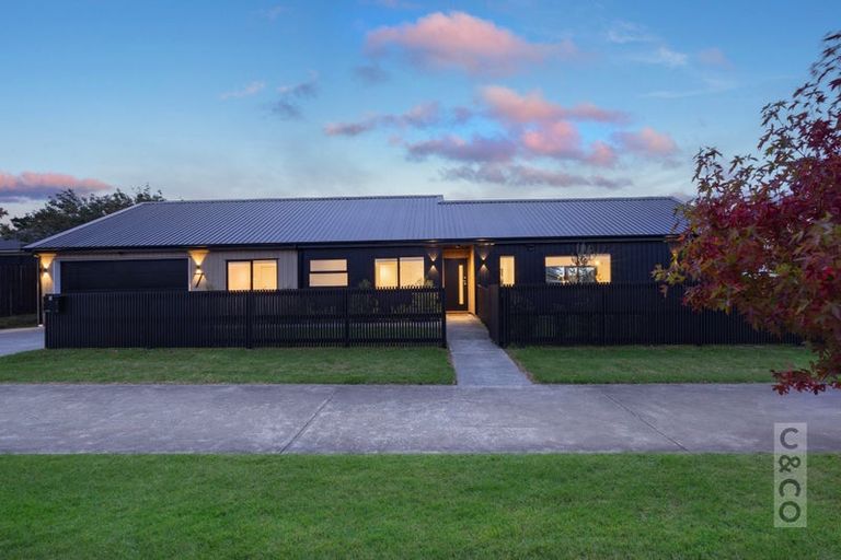 Photo of property in 7 Robert Might Road, Kumeu, 0810