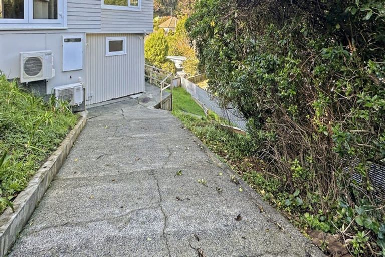Photo of property in 27 Hathaway Avenue, Karori, Wellington, 6012