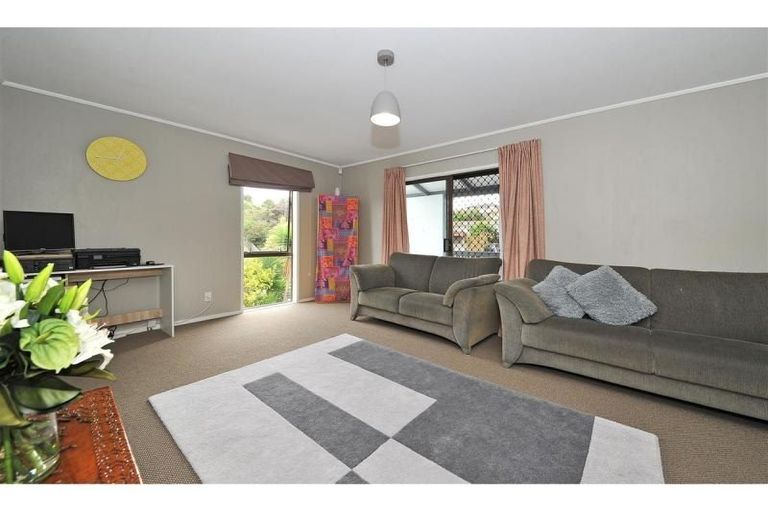 Photo of property in 37 Aronia Way, Goodwood Heights, Auckland, 2105