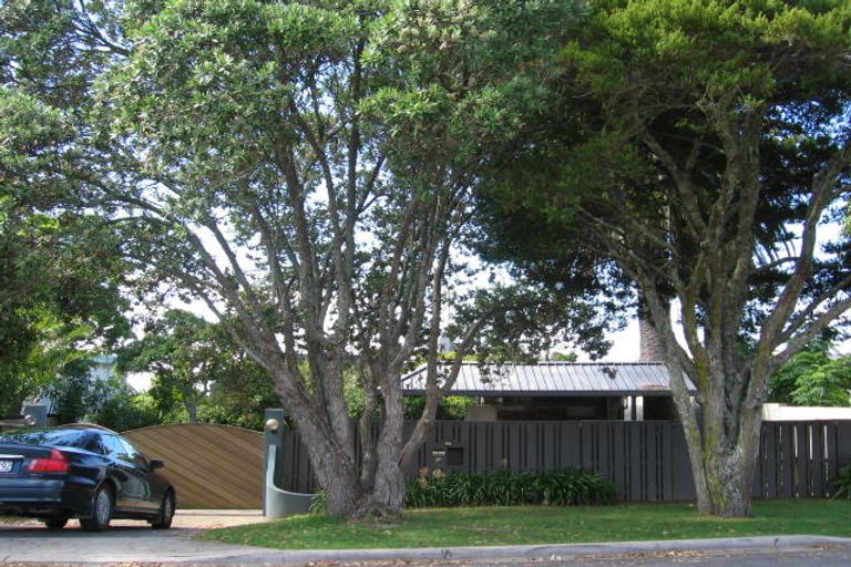Photo of property in 24 Sharon Road, Waiake, Auckland, 0630