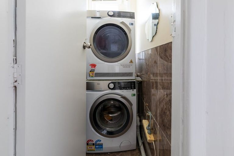 Photo of property in 61a Cobham Crescent, Kelston, Auckland, 0602