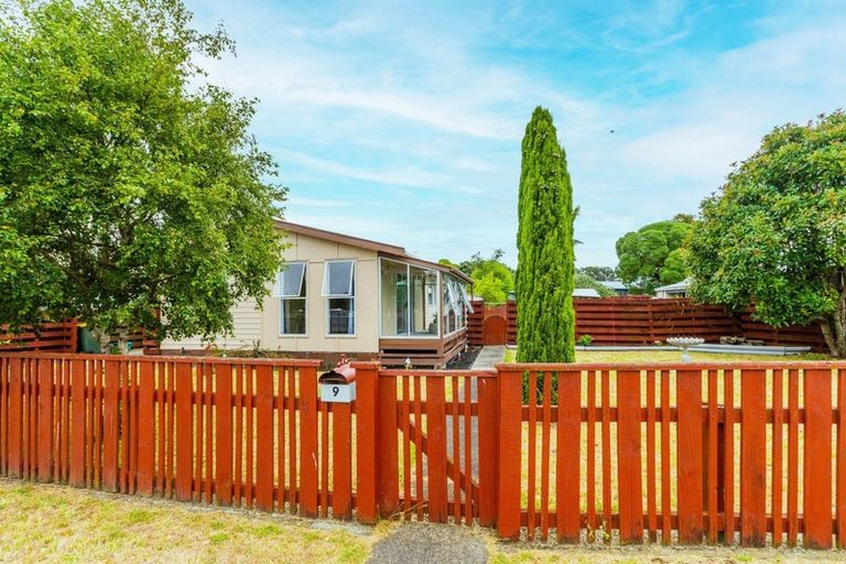 Photo of property in 9 Cypress Grove, Paraparaumu, 5032