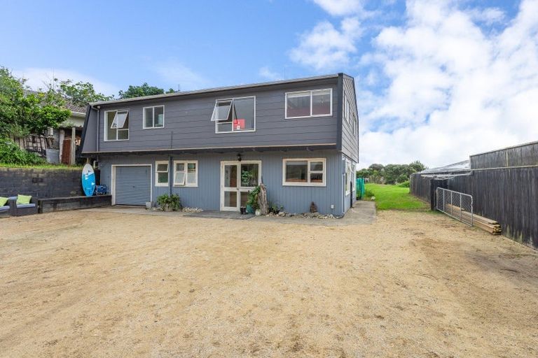 Photo of property in 21 Manga-pirau Street, Waikawa Beach, Manakau, 5573