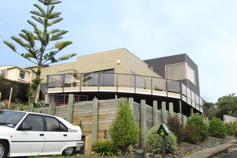 Photo of property in 8 Porterfield Street, Macandrew Bay, Dunedin, 9014