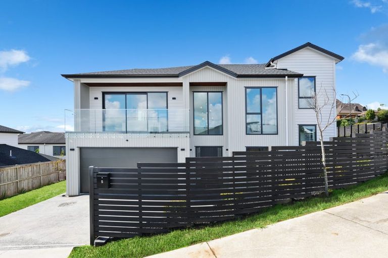 Photo of property in 5 Eric Gifford Drive, Ranui, Auckland, 0612
