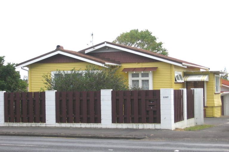 Photo of property in 3147 Great North Road, New Lynn, Auckland, 0600