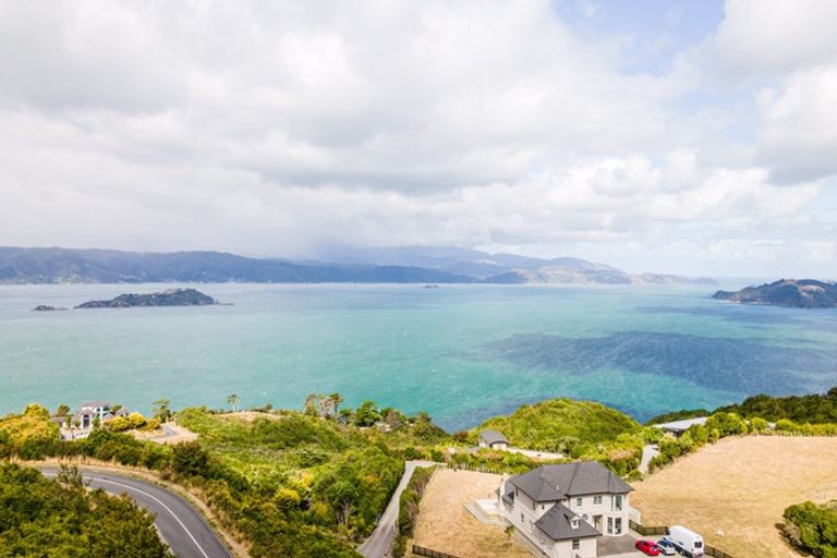 Photo of property in 51 Edgecombe Street, Newlands, Wellington, 6037